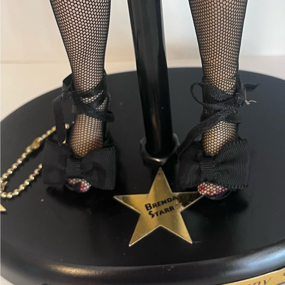 ♥️EFFANBEE Brenda Starr Reporter Doll Dale Messick “Black/White Suit”. EUC♥️ - Picture 14 of 16